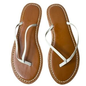 Vineyard Vines Silver Skinny Strap Patent Leather Flip Flops size 9